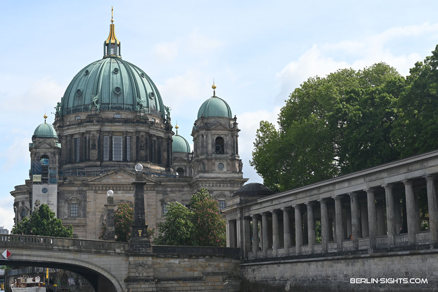 Berliner Dom, Berliner Dom Außenansicht, Berliner Dom Innenraum, Berliner Dom Kuppel, Berliner Dom Museum, Berliner Dom Orgel, Berliner Dom Architektur, Berliner Dom Sehenswürdigkeit, Berliner Dom Berlin, Berliner Dom Panorama, Berliner Dom Altar, Berliner Dom Detailansicht, Berliner Dom bei Nacht, Berliner Dom am Lustgarten, Berliner Dom Baustil, Berliner Dom Tourismus, Berliner Dom Geschichte, Berliner Dom evangelisch, Berliner Dom Luftaufnahme, Berliner Dom Spiegelung