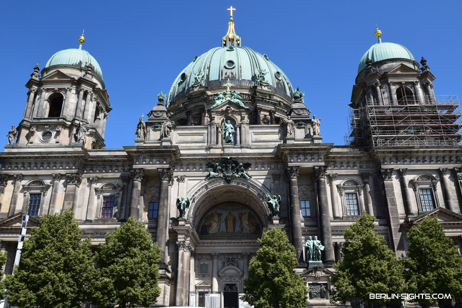Berliner Dom, Berliner Dom Außenansicht, Berliner Dom Innenraum, Berliner Dom Kuppel, Berliner Dom Museum, Berliner Dom Orgel, Berliner Dom Architektur, Berliner Dom Sehenswürdigkeit, Berliner Dom Berlin, Berliner Dom Panorama, Berliner Dom Altar, Berliner Dom Detailansicht, Berliner Dom bei Nacht, Berliner Dom am Lustgarten, Berliner Dom Baustil, Berliner Dom Tourismus, Berliner Dom Geschichte, Berliner Dom evangelisch, Berliner Dom Luftaufnahme, Berliner Dom Spiegelung
